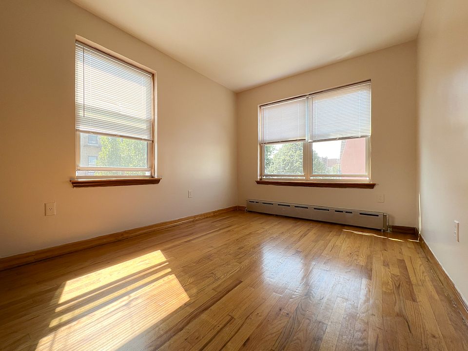 1st image of 2820 21st Ave #3