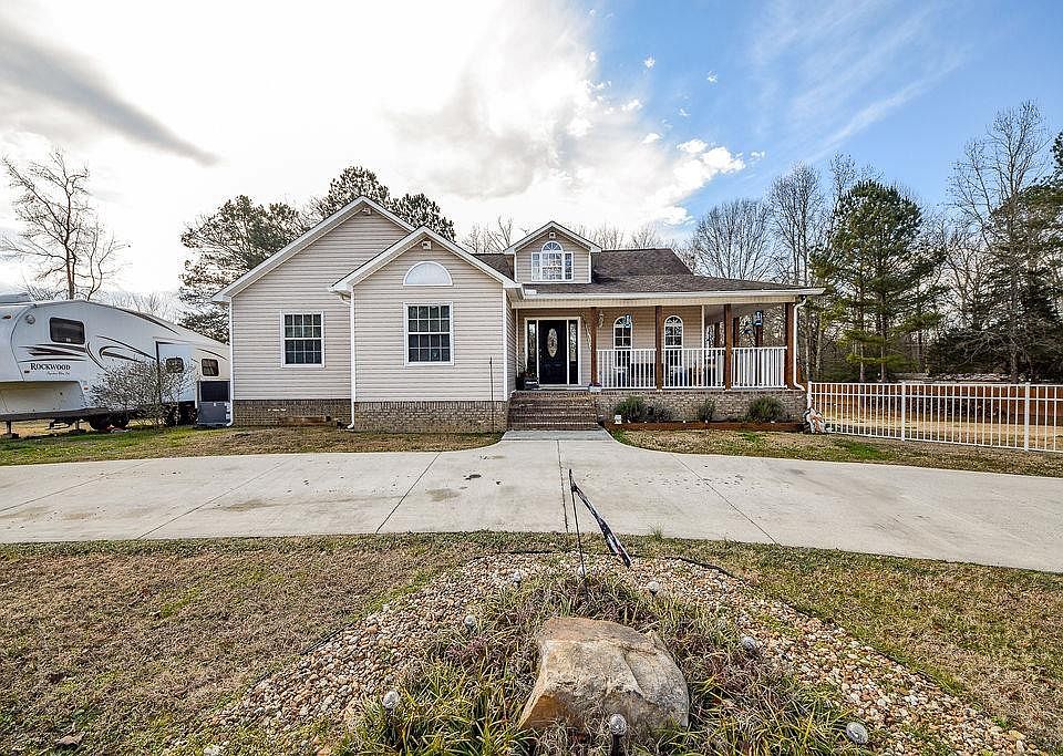 1st image of 112 Shady Oaks Dr SE