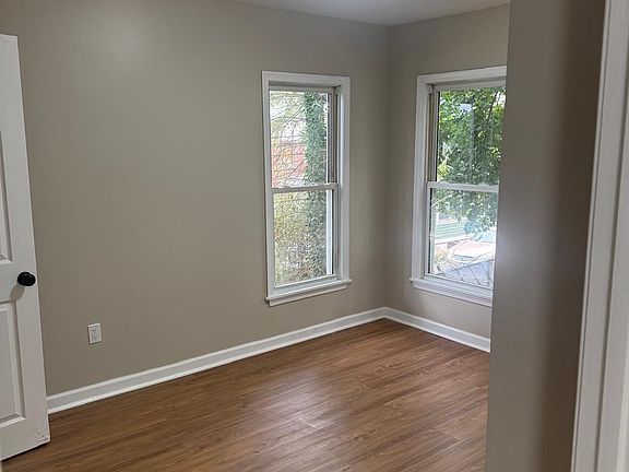 4th image of 130 Regent St #1