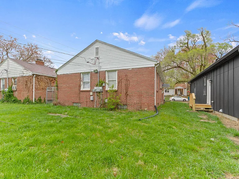 4354 Crittenden Ave — Photo 9