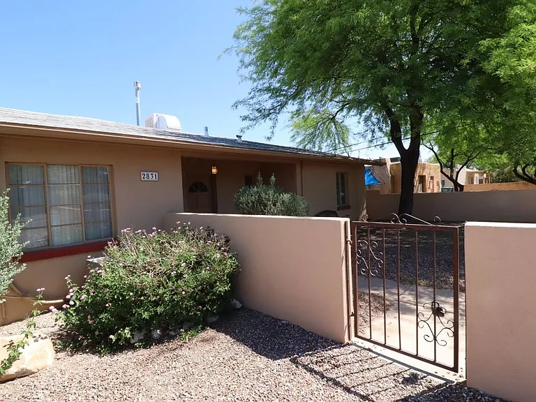 2831 E Edison St — Photo 2