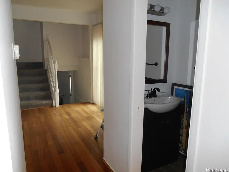 1440 W Elmwood Ave — Photo 4