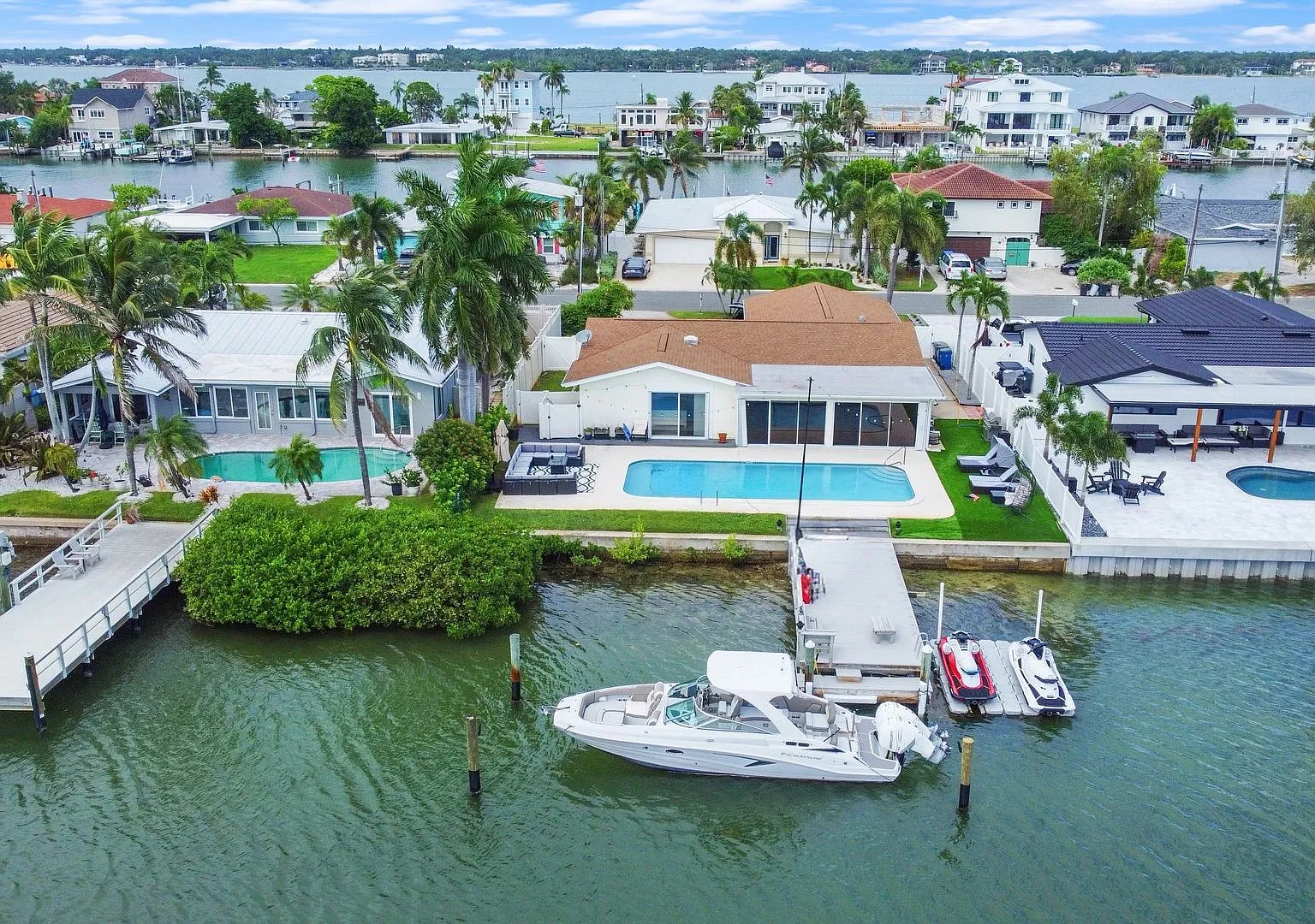 Furnished Waterfront Retreat with Gulf Access in Treasure Island! 3bed|2bath — Photo 3