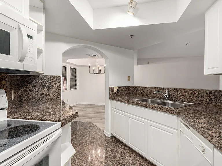 5104 N 32nd St #225 — Photo 8