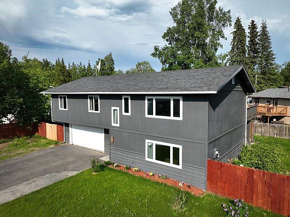 2nd image of 207 Steelhead Rd