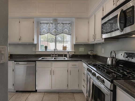 5th image of 3292 N White Heather Pl