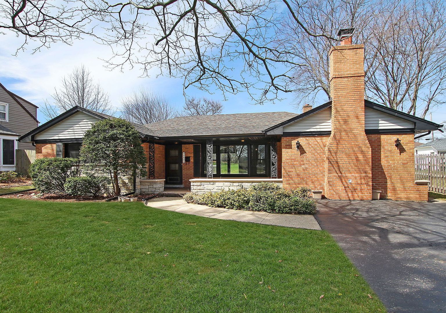 592 Parkway Ave, Antioch, IL 60002 Zillow