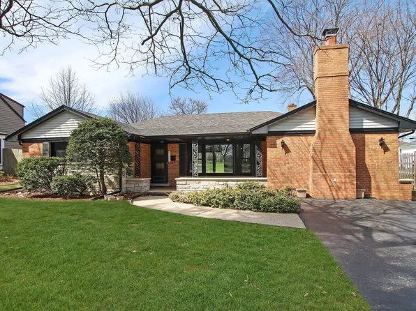 592 Parkway Ave, Antioch, IL 60002