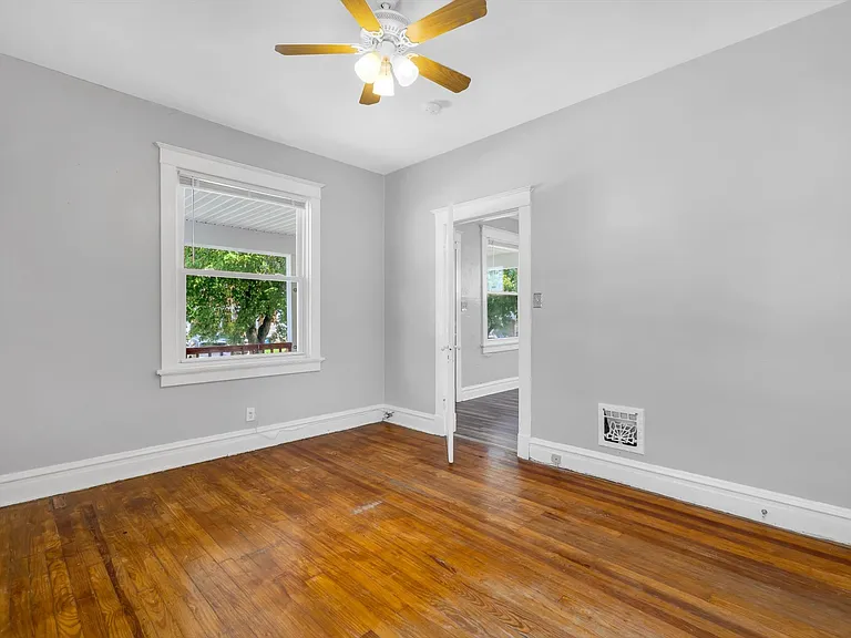 1223 Gruner Pl — Photo 34