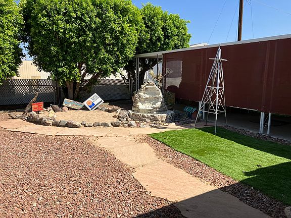 Fountain/beach backyard