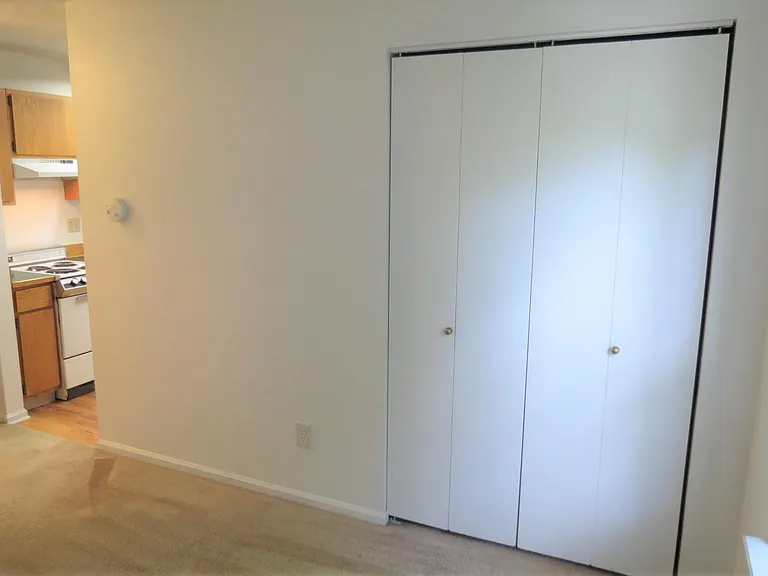 2156 Grove Cir W #5 — Photo 3