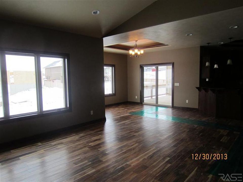 2nd image of 7304 S Ludlow Ln