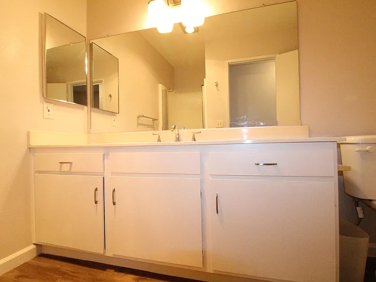 936 Belmont Ave — Photo 46