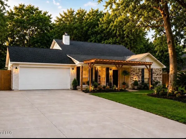 9208 Seahorse Ave, Ocean Springs, MS 39564
