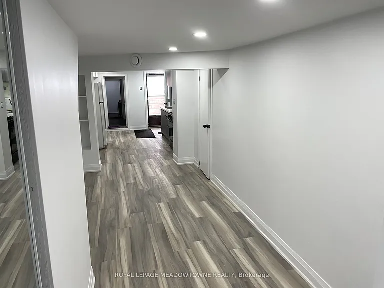 1211 College St #BASEMENT — Photo 15