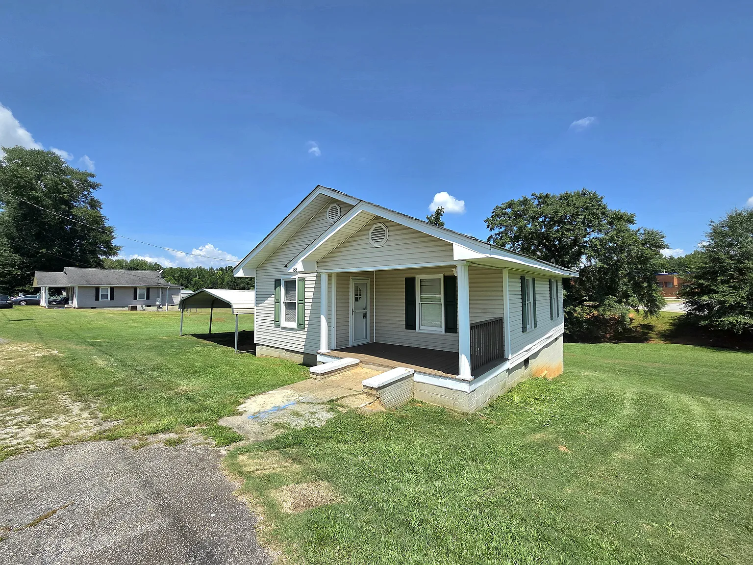 2 bed, 1000 sqft, $1,300 — Photo 1
