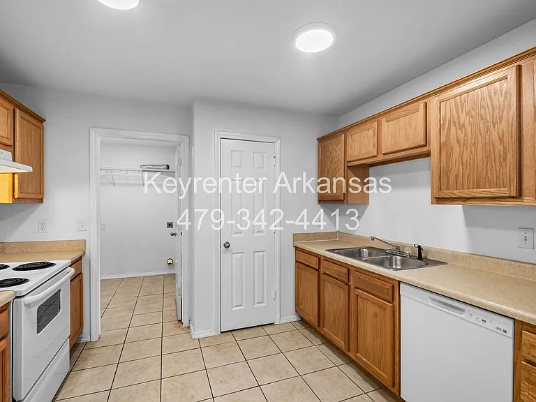 706 SW Sandrock Rd — Photo 11
