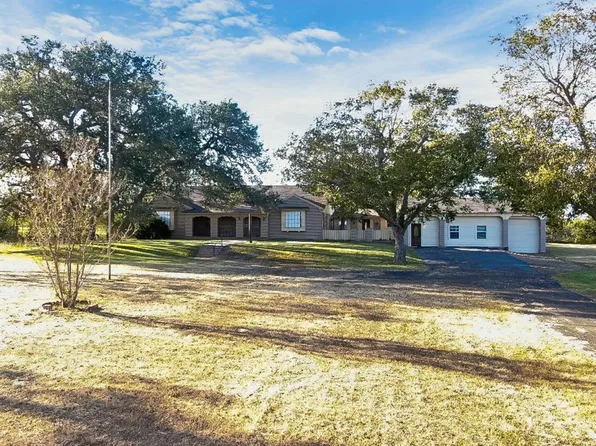 2248 Us Highway 77a S, Yoakum, TX 77995