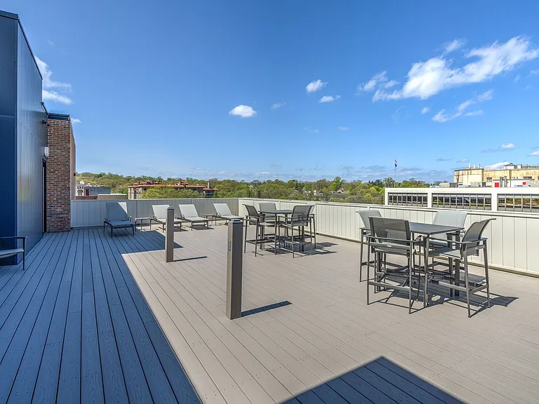 Luxury Living in Larchmont — Photo 8