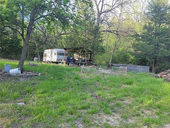2nd image of 9 & 13 Songbird Ln