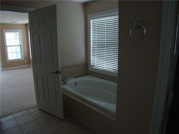 5th image of 2782 Trident Ct SE
