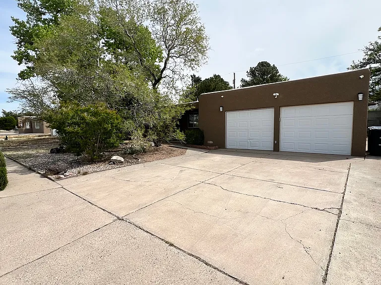 3604 Pitt St NE — Photo 3
