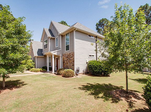 2nd image of 4017 Oakdale Ln