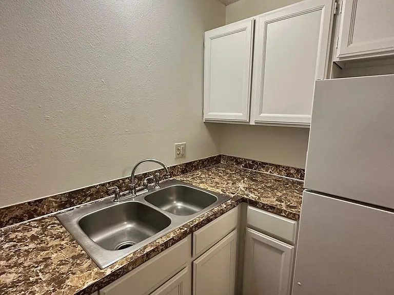 509 N Black Ave #1-8 — Photo 15