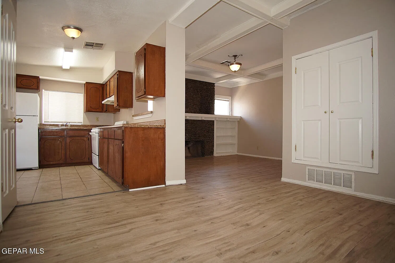 2 bed, 1.0 bath, 800 sqft, $945 — Photo 3