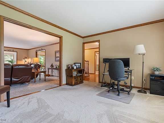 5th image of 6884 Mapleridge Cir NW