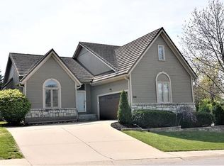 601 NE Saint Andrews Cir, Lees Summit, MO 64064