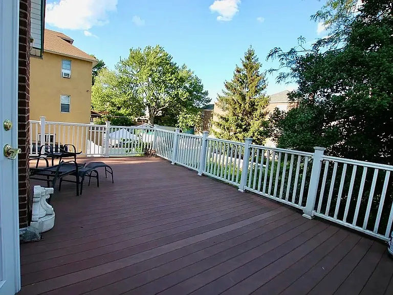 1522 Dwight Pl — Photo 8
