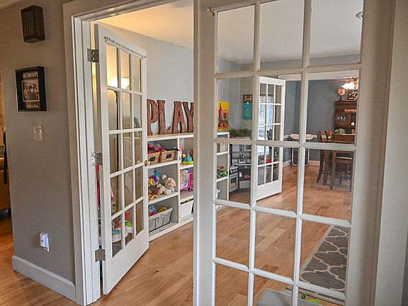 4th image of 204 Canterbury Cir