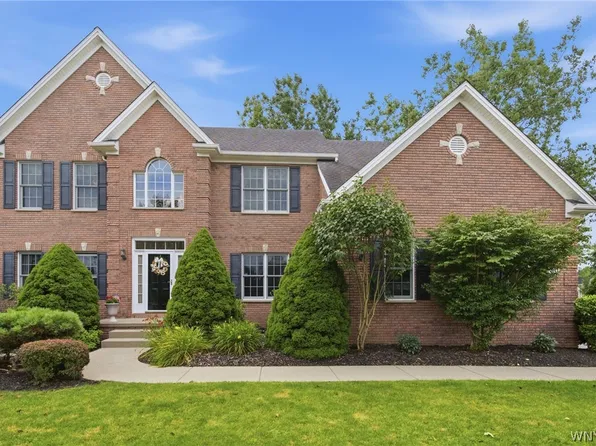 9651 Deerview Ln, Clarence Center, NY 14032