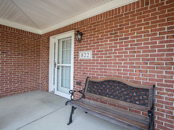 5th image of 822 Garden Pointe Dr
