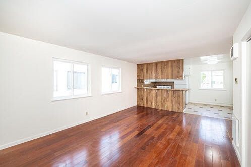 3rd image of 272 Athol Ave #C