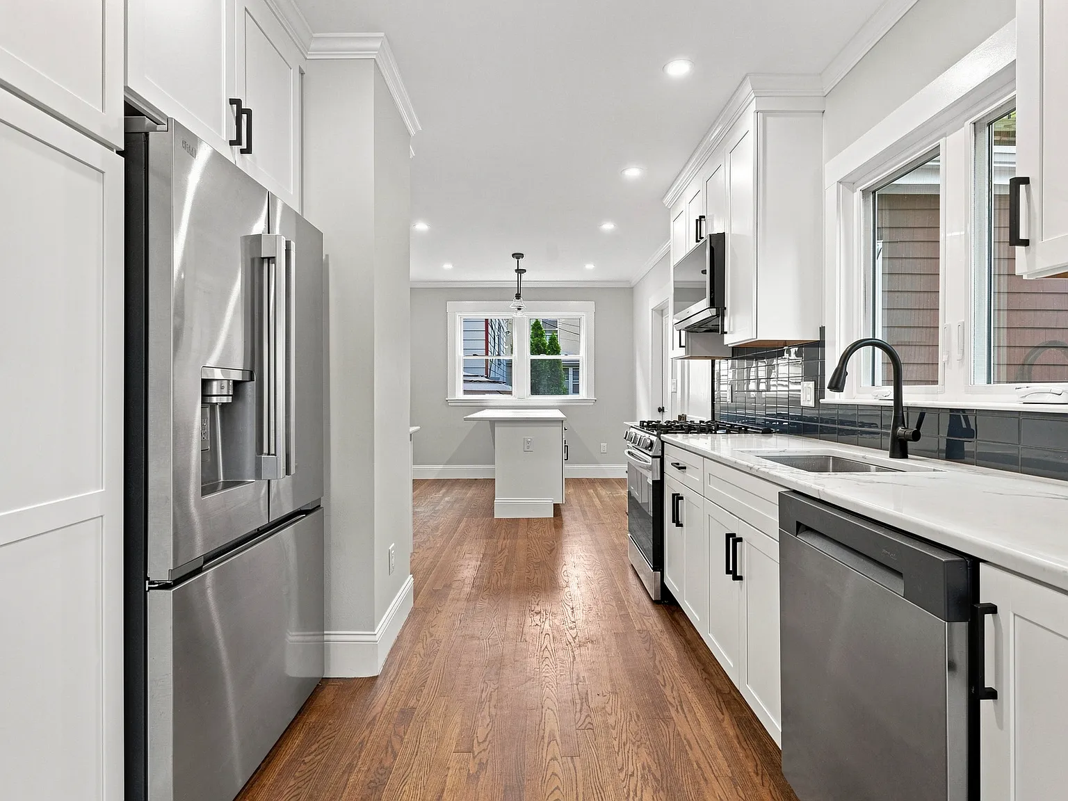 3 bed, 2000 sqft, $4,800 — Photo 1