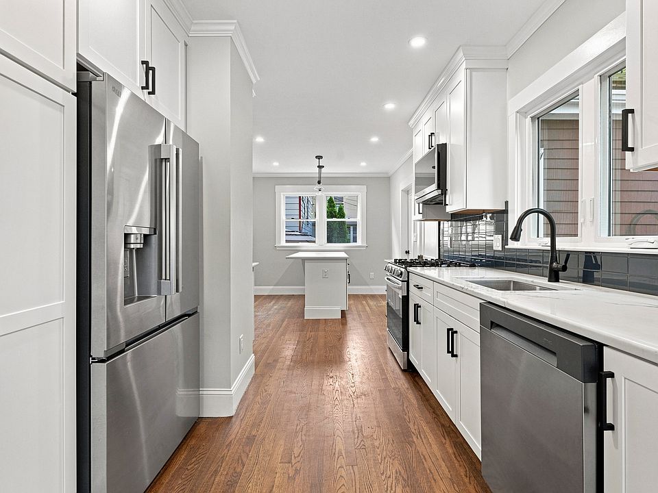 1st image of 4 Pondview Ave Floor 1