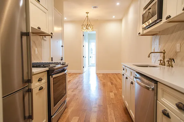 Rented by Nooklyn NYC LLC | media 60