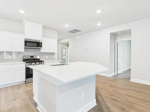 202 Cypress Falls Dr, Broussard, LA 70518