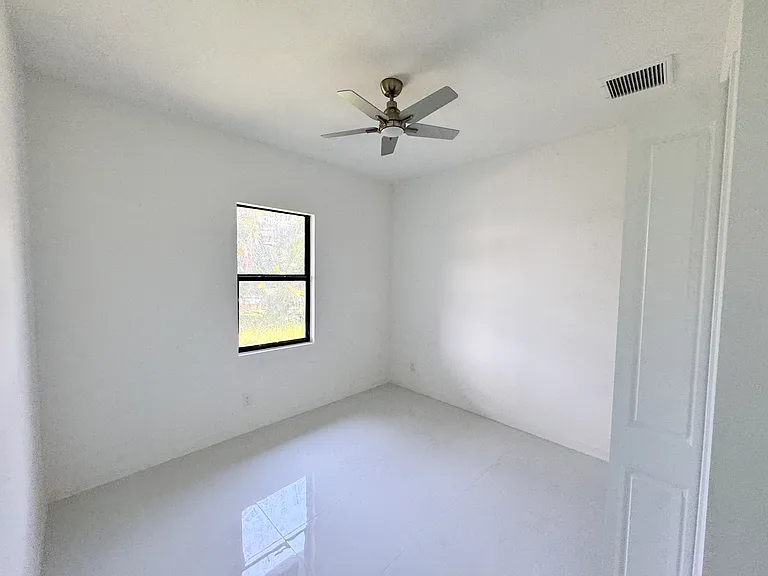 4012 NW 22nd Ter — Photo 14