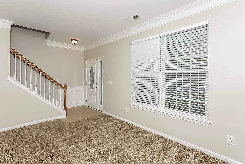 4 bed, 2.5 bath, 2535 sqft, $2,195 — Photo 2