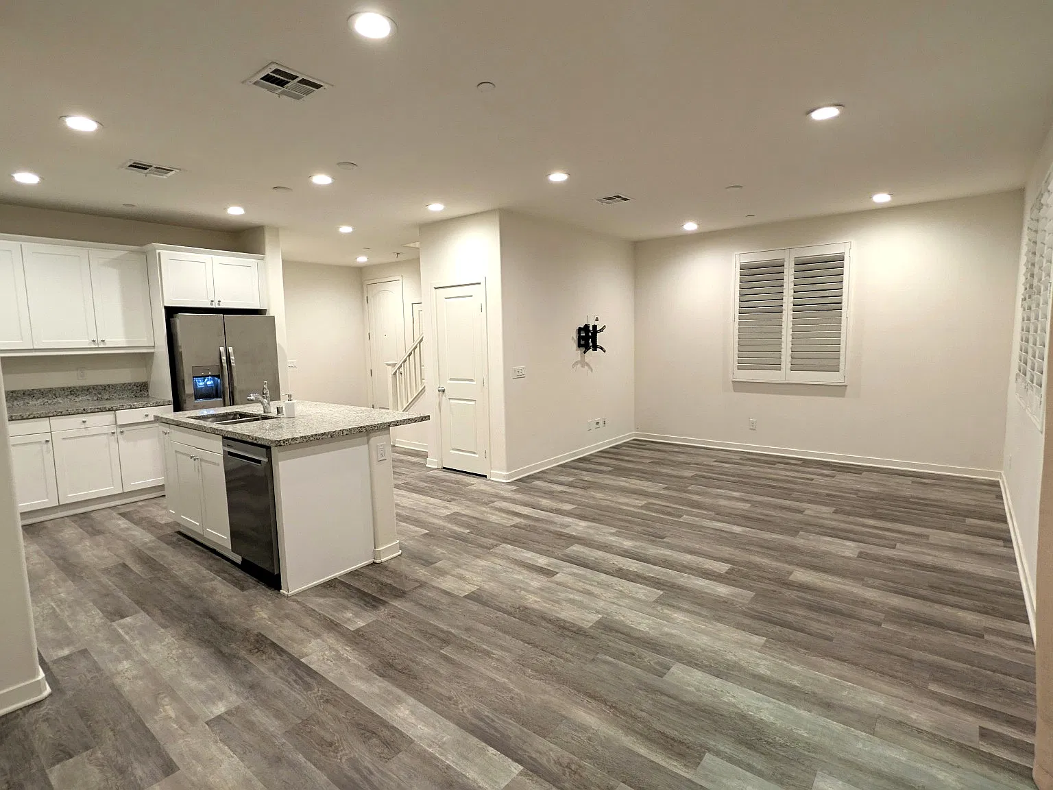 4 bed, 2157 sqft, $4,495 — Photo 3