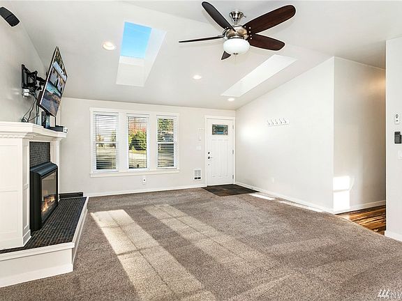 3rd image of 10922 18th St SE