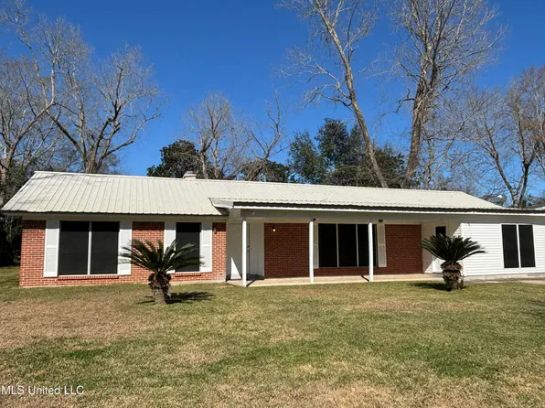 1310 Sally Dr, Picayune, MS 39466