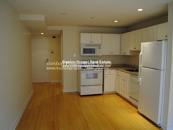 2nd image of 40 Boylston St #302L