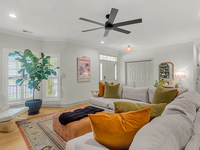 5049 Spaniel Dr — Photo 19