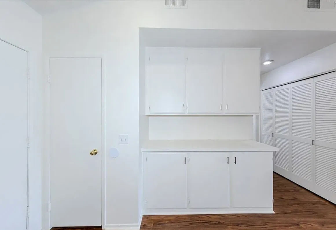 2 bed, 1098 sqft, $3,900 — Photo 3