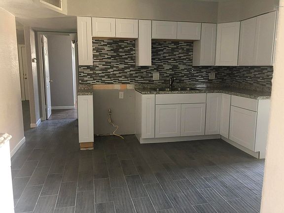 5th image of 7555 W Clarendon Ave