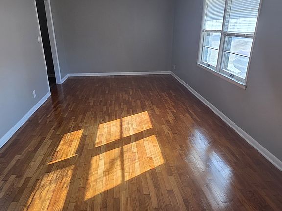 5th image of 1622 Sunset Dr